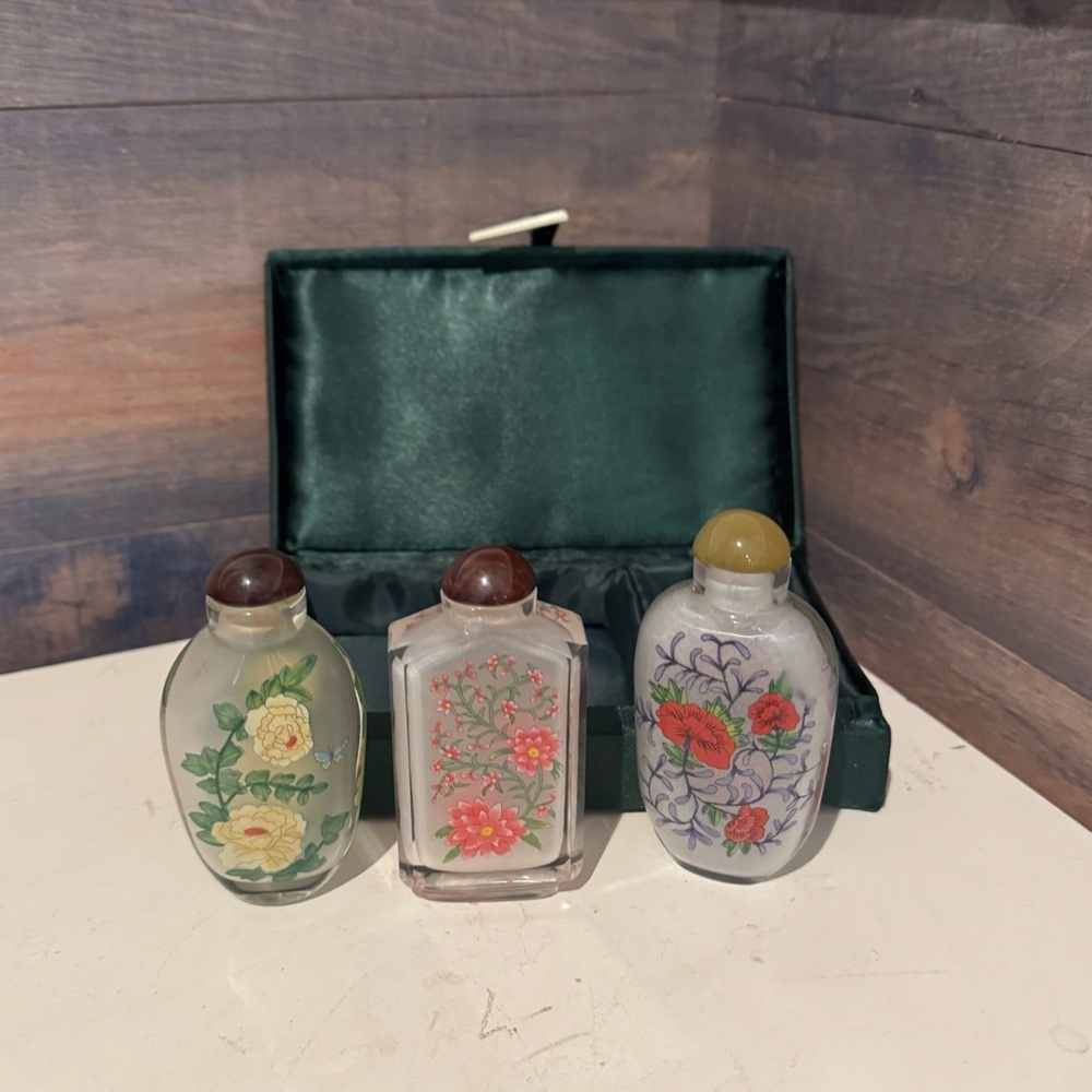 Vintage Set Li Bien Chinese Bottles, Floral Reverse Painted Glass -  Set of 3 - Picture 8 of 9